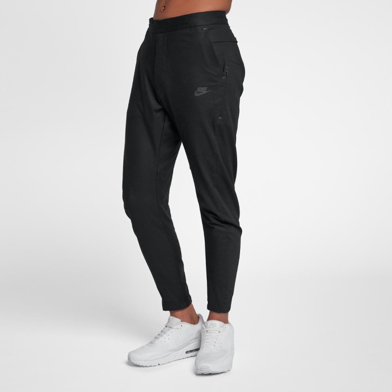 Штаны Nike Sportswear Tech Essentials