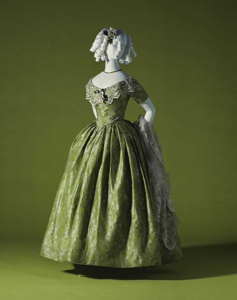 Victorian Fashion 1840s
