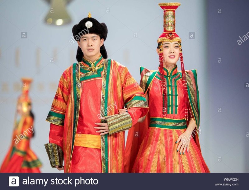Дэли национальный костюм Монголии