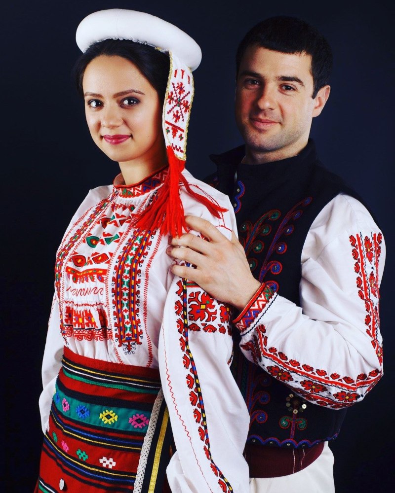 Болгарские национальные костюмы мужской и женский