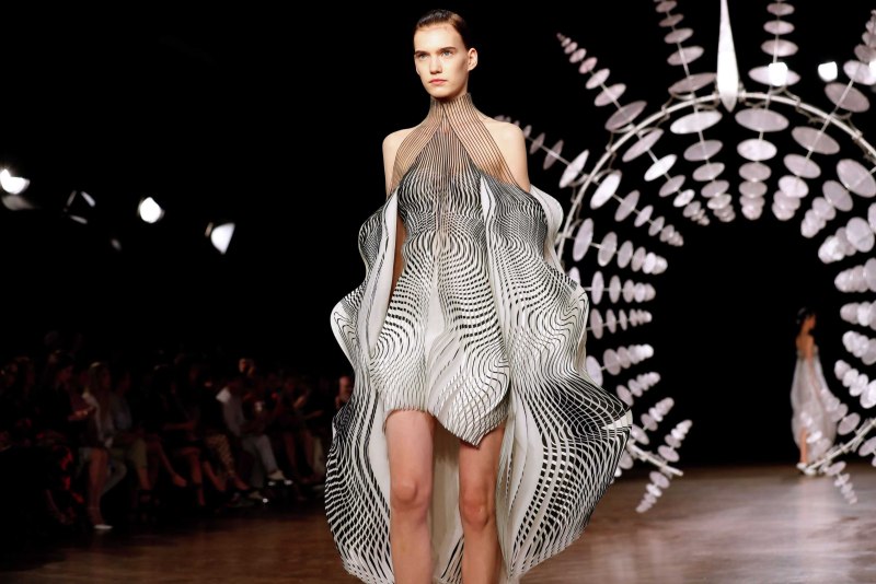 Iris van Herpen платья