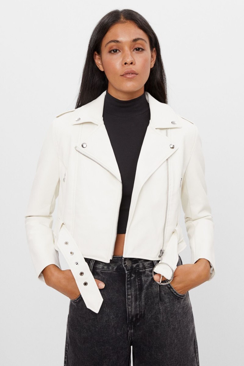 Белая косуха Bershka