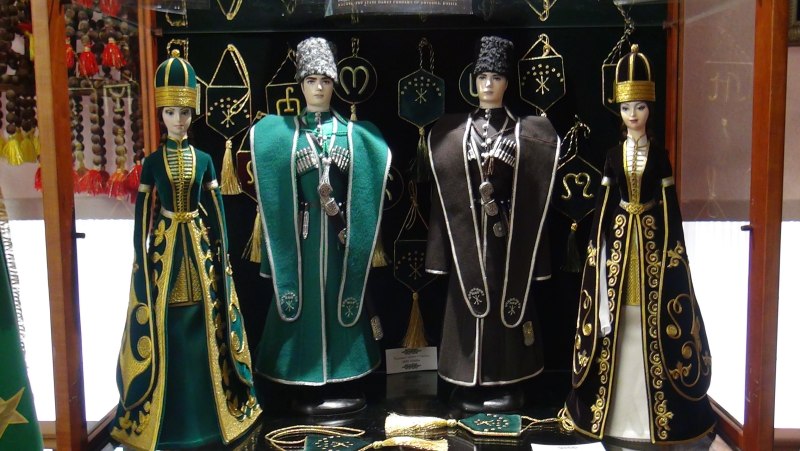Национальные костюм черкесски Адыгеи