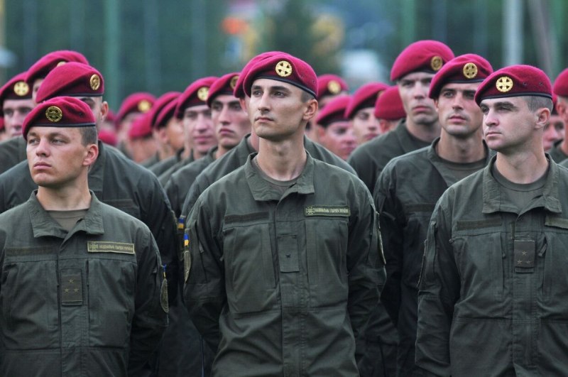Военная форма с беретом