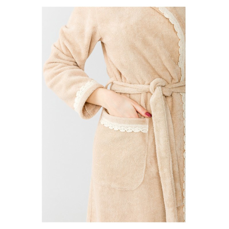 Бежевый халат с капюшоном
