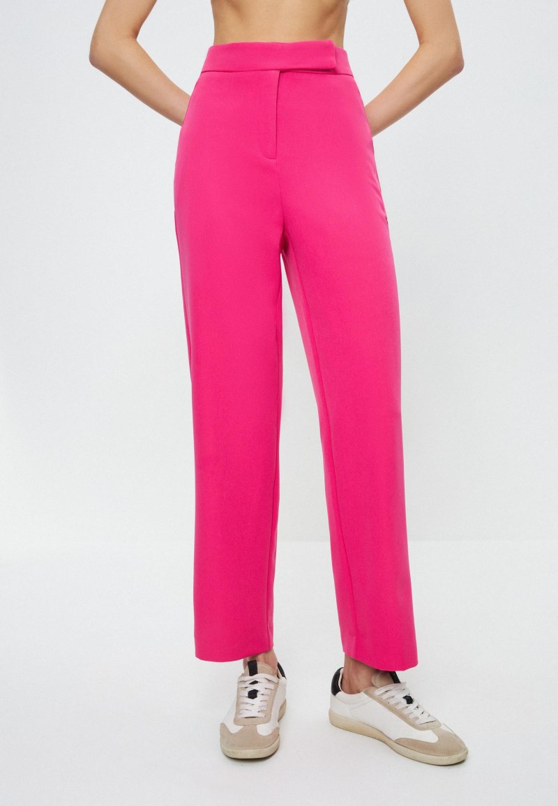 Штаны фуксия с черным топом