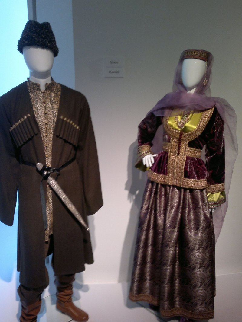 Азербайджанский национальный мужской костюм черкеска