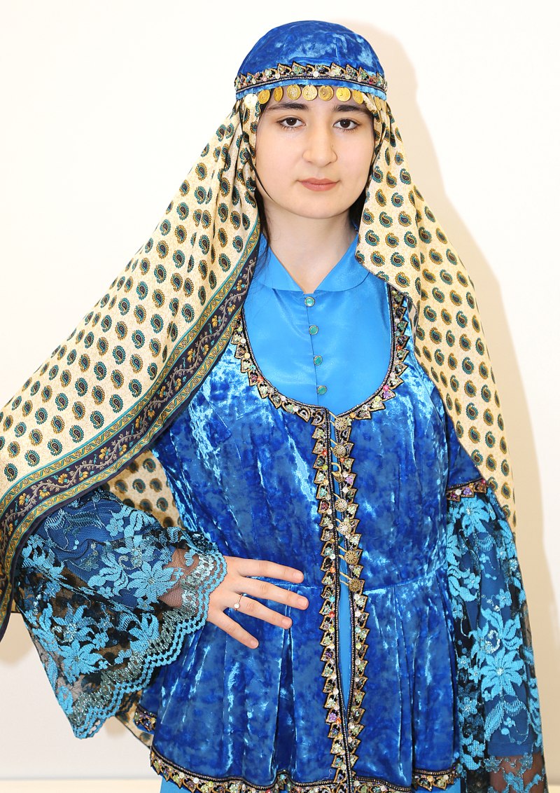 Азербайджанский костюм женский