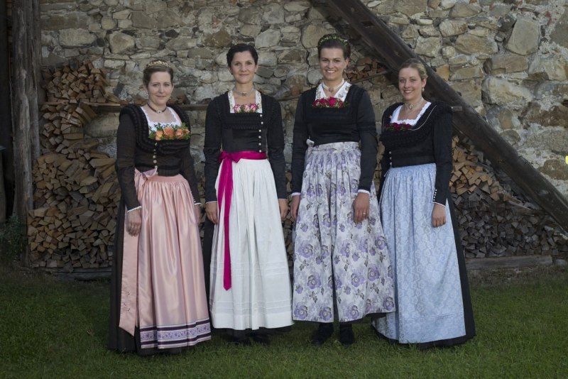 Анна Левандовска дирндль