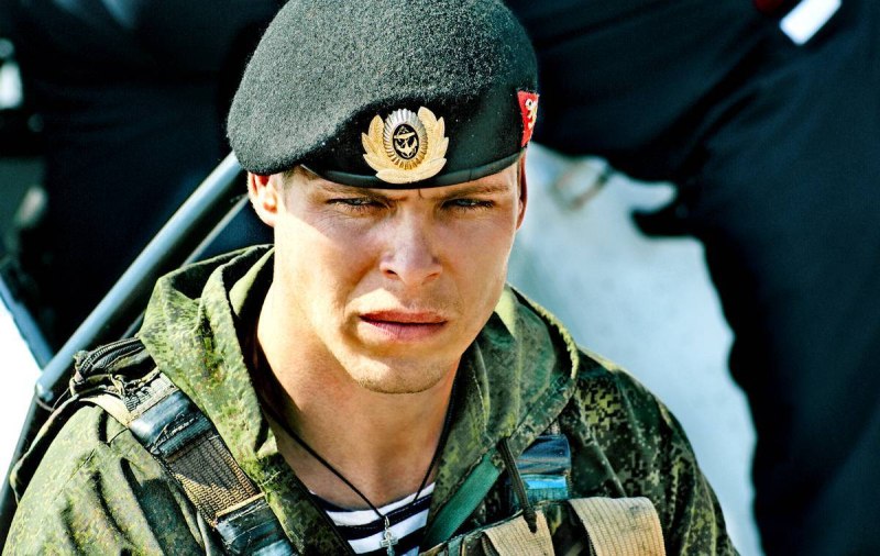 Парни в военной форме
