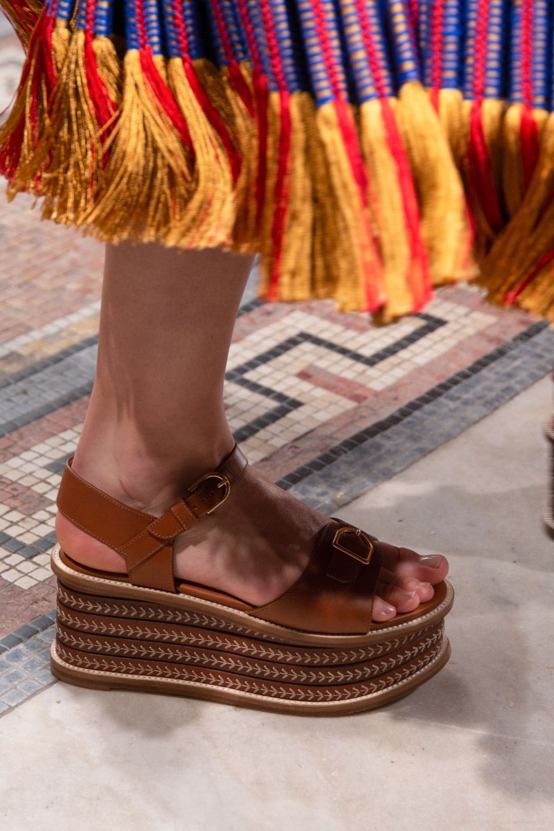 Модные босоножки