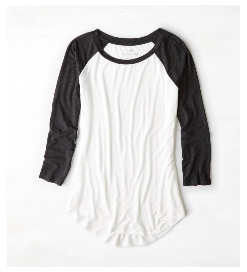 Белая футболка с черными рукавами женская