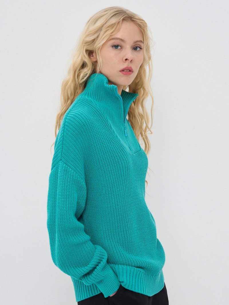 Капри со свитером