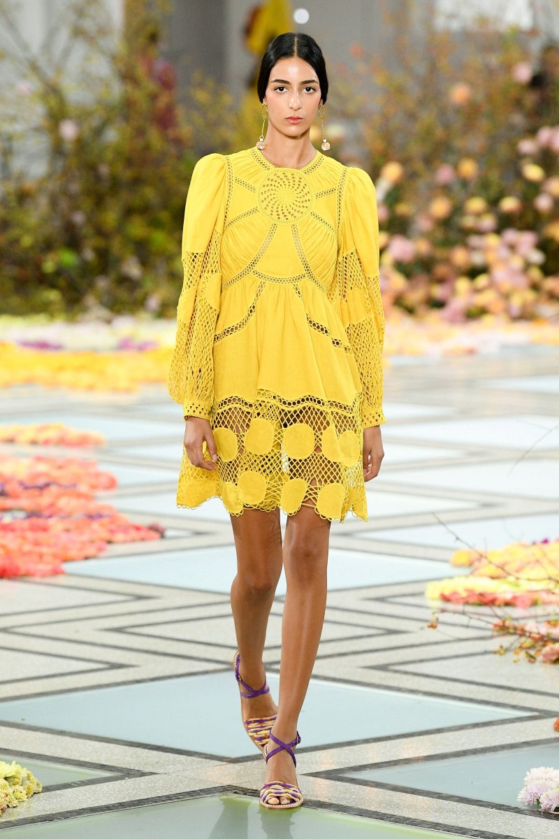 Стильные платья на лето 2023