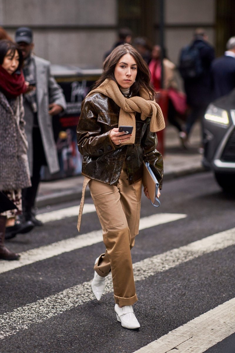 Стрит стайл женщины осень 2022 Милан