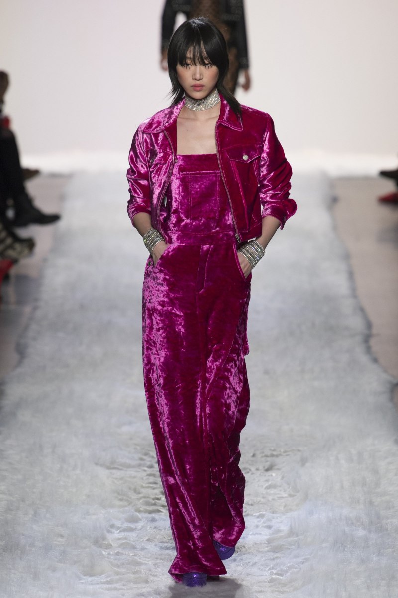 Брючный костюм из бархата