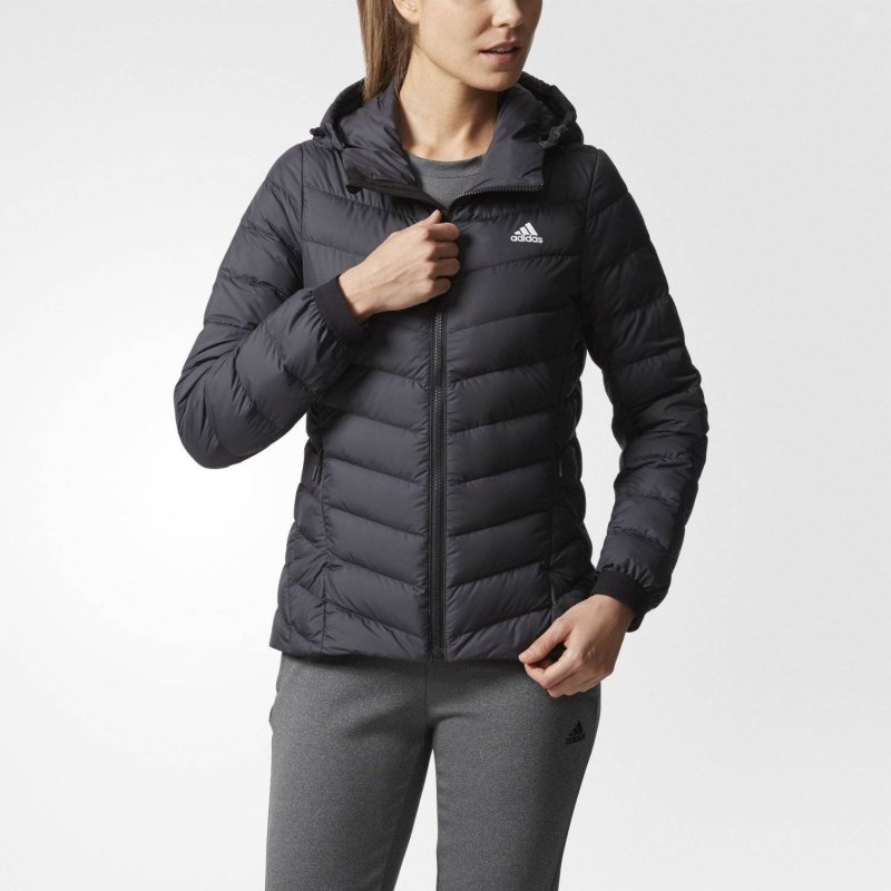 Лёгкий пуховик адидас