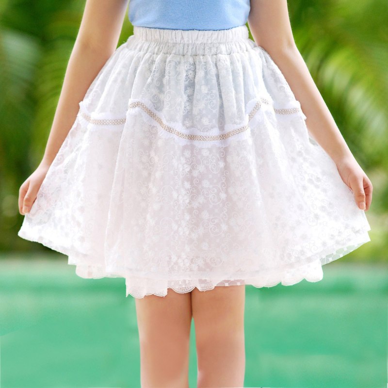 Красивые девушки в юбках