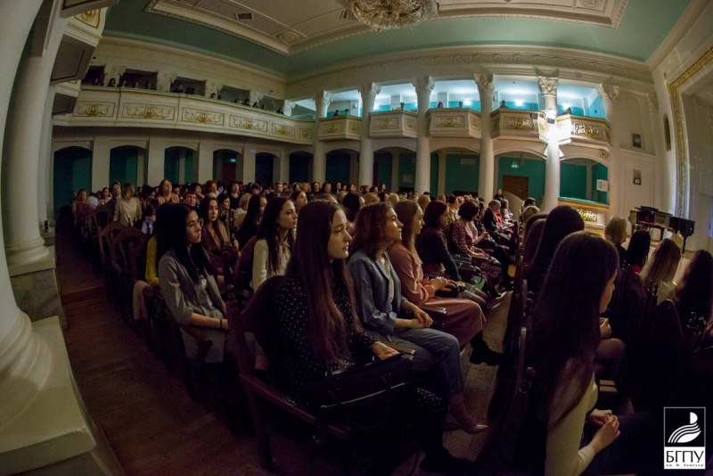 В чем пойти в филармонию женщине