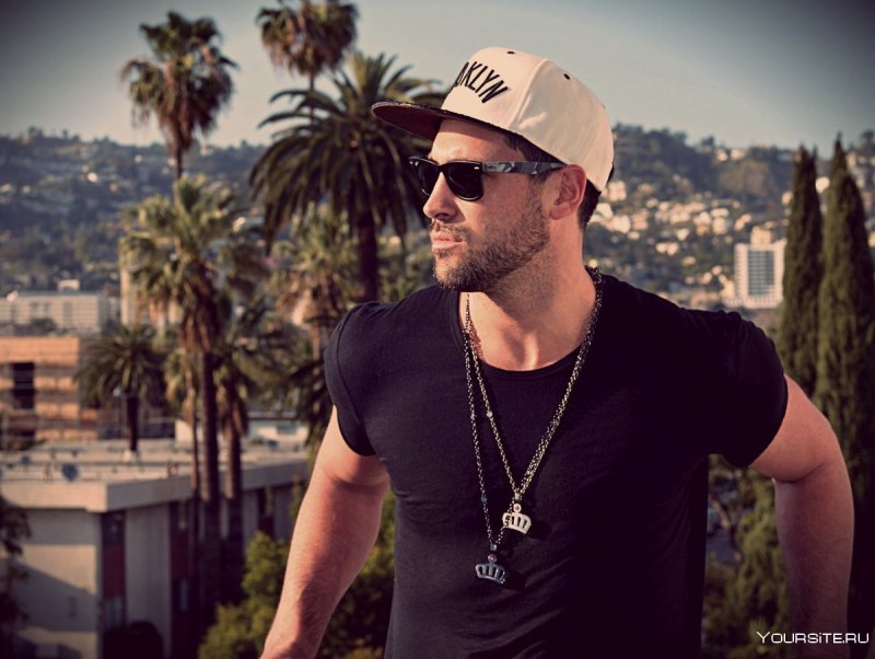 Мужчина в кепке