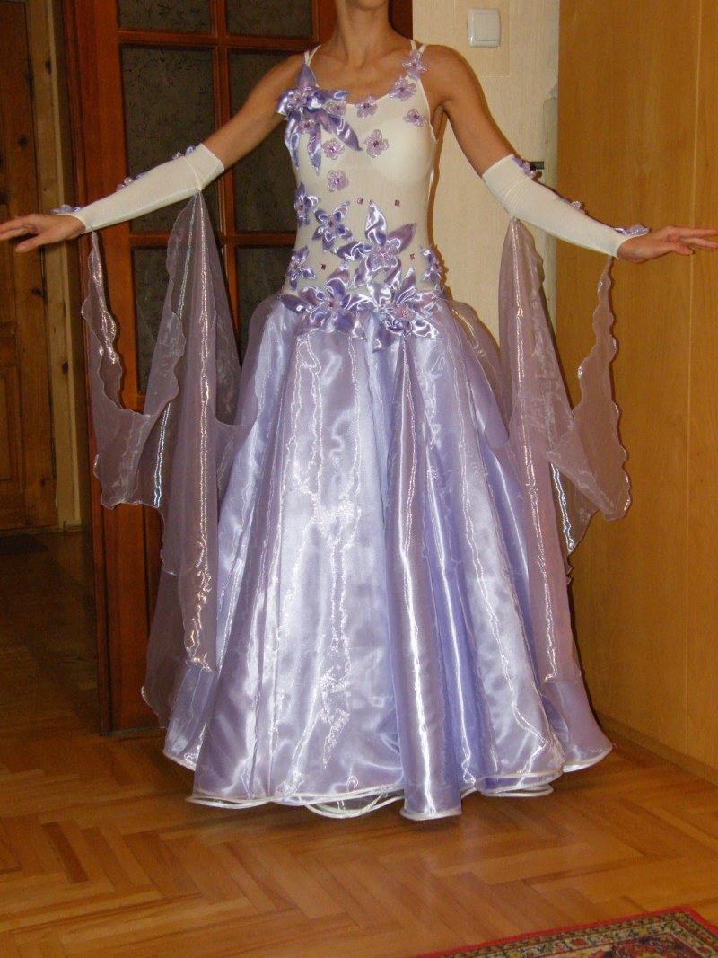 Пошив бальных платьев