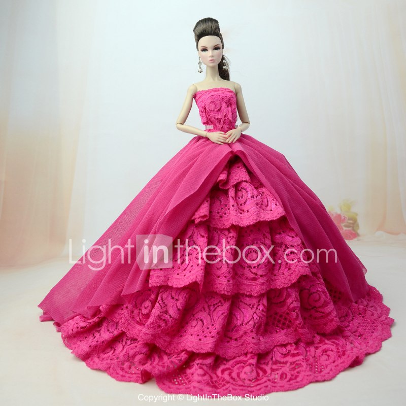 Куклы в пышных платьях