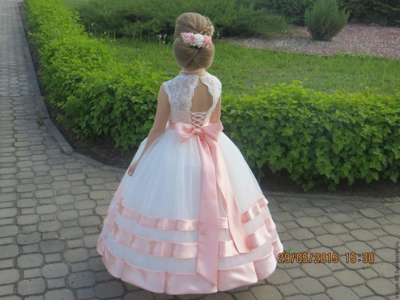 Белое платье на выпускной в детском саду