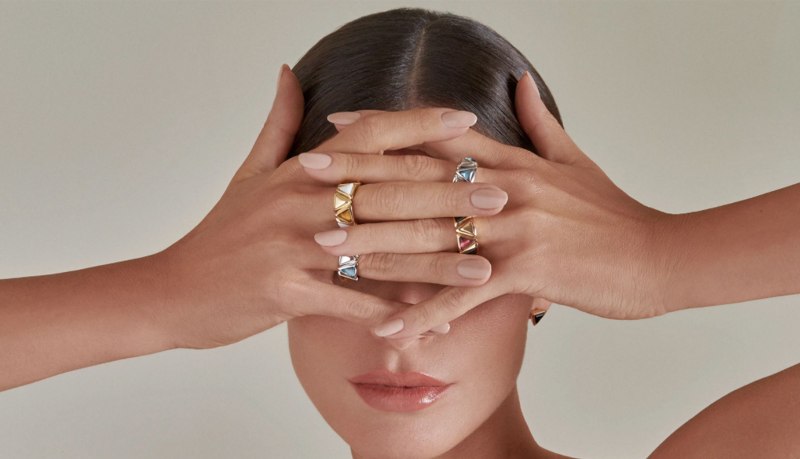 Нет украшениям