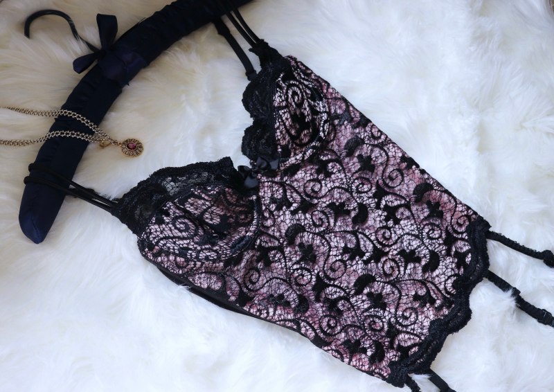 Остроконечный бюстгальтер girl