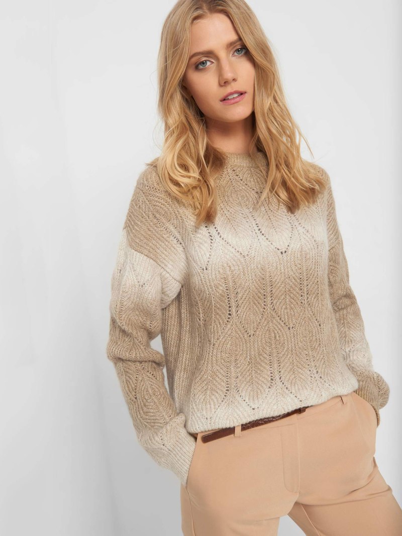 Бежевая вязаная кофта