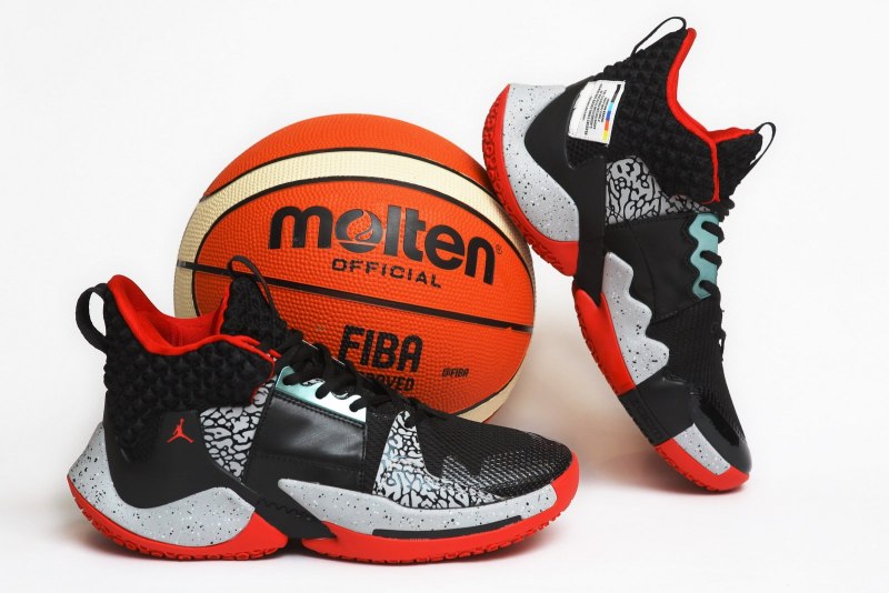 Баскетбольные кроссовки Iverson 22