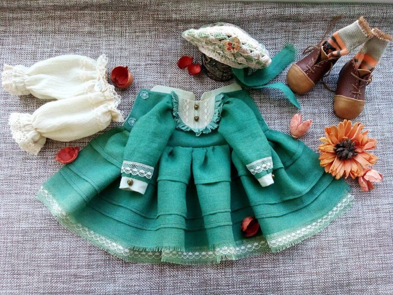 Платья для кукол