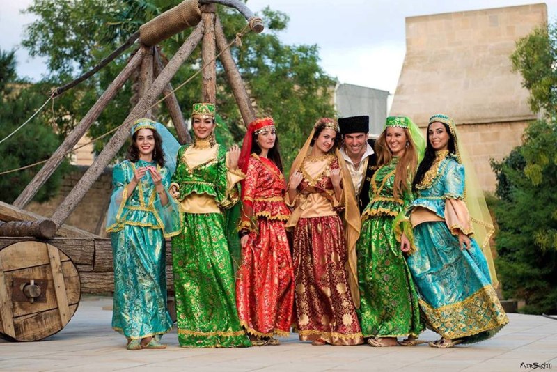 Национальный народный костюм азейбаржанский