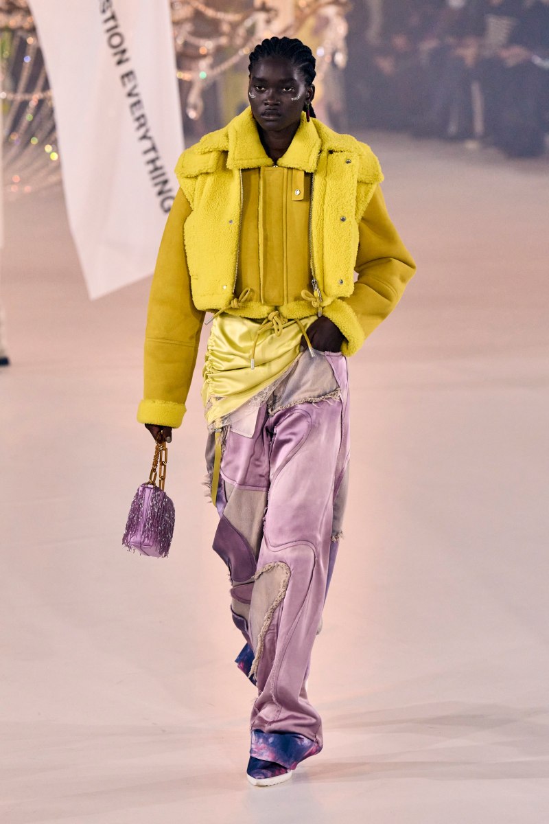 Показ off White 2022 sherrushi