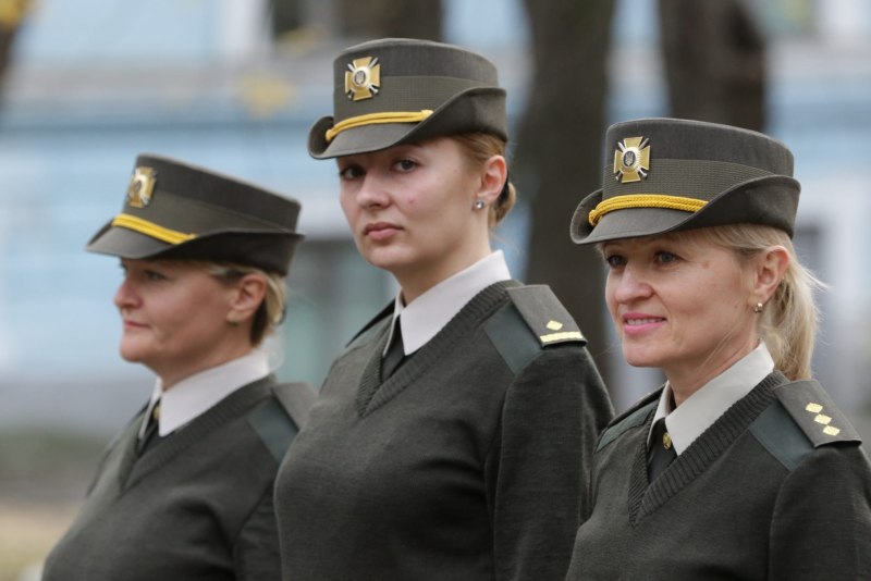 Военная женская форма