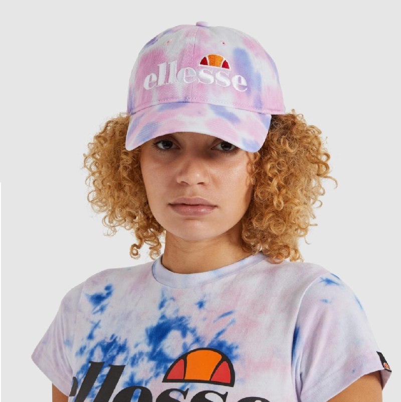Бейсболка Ellesse на девушке