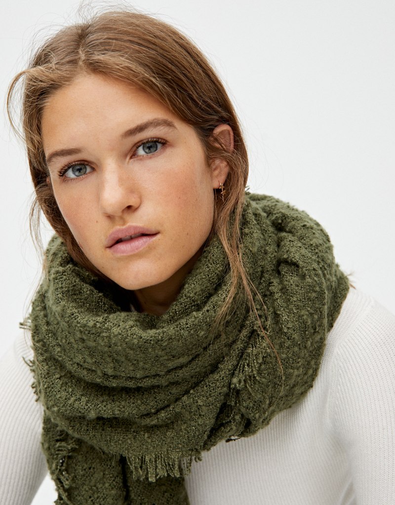 Буклированный шарф