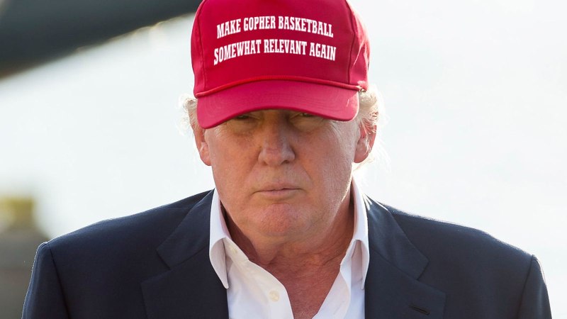 Трамп в бейсболке