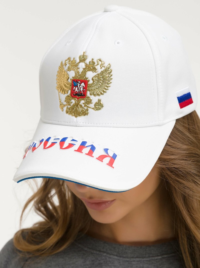 Белая кепка женская