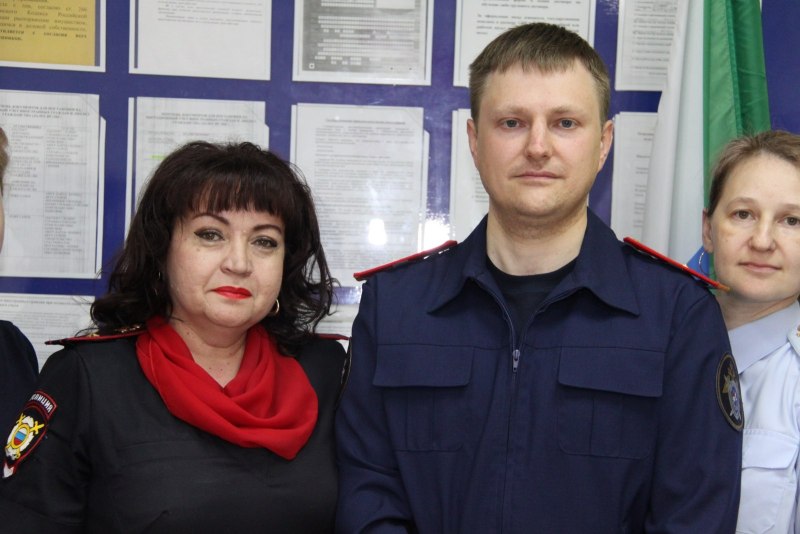 Сотрудница миграционной службы