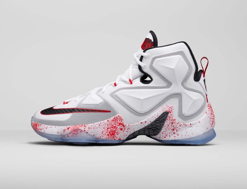Баскетбольные кроссовки Nike LEBRON