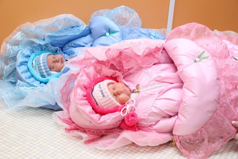 Выписка из роддома весной