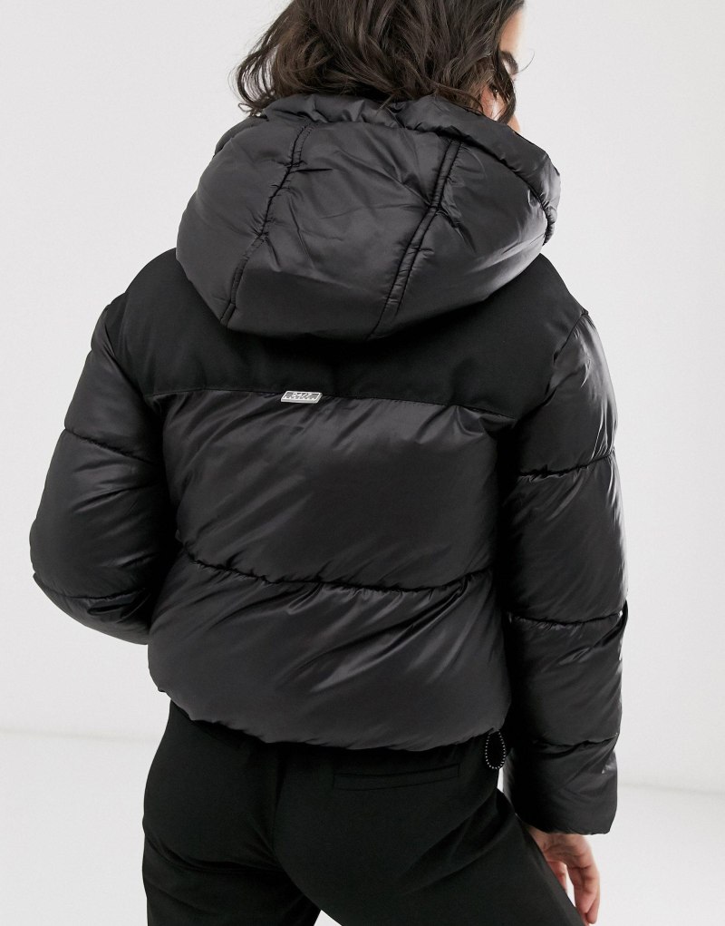 Черная дутая куртка Bershka