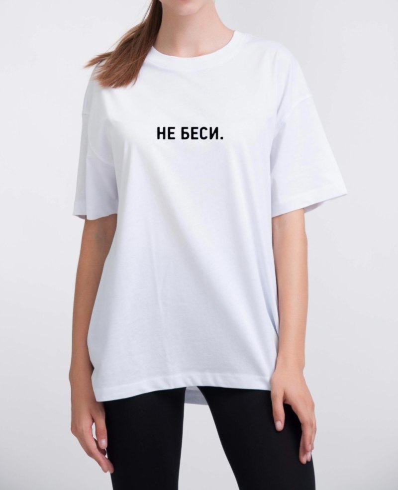 Белая футболка