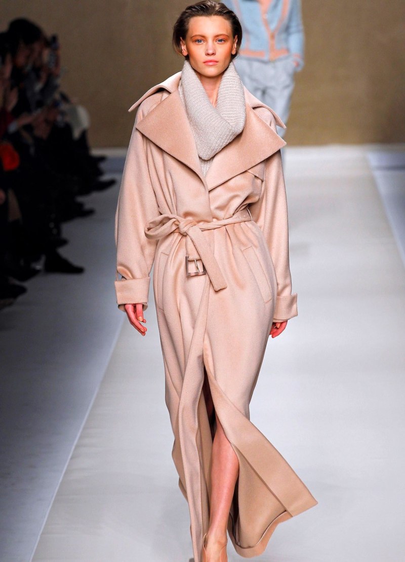 Max Mara пальто показ 2022-2023