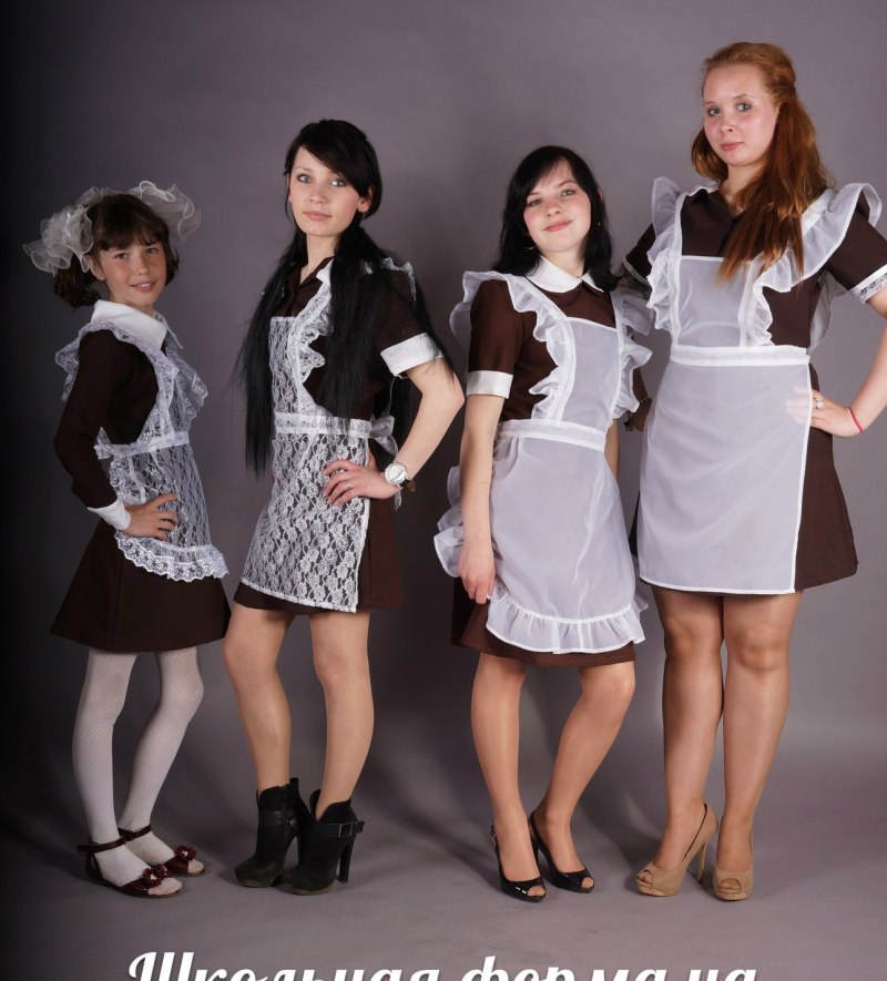 Школьницы в Советской форме
