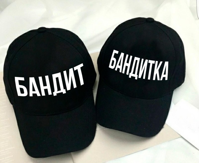 Бейсболка с надписью