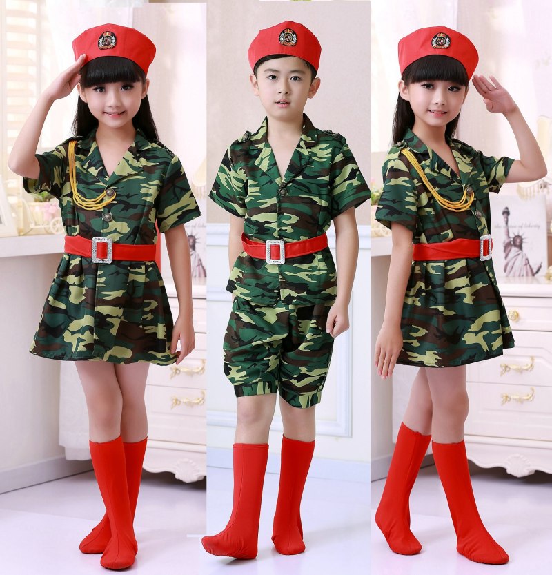 Девочка в военной форме