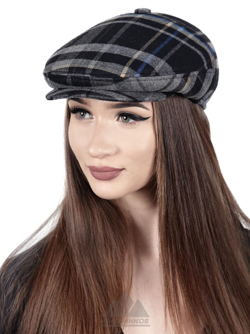 Alisa в фуражке