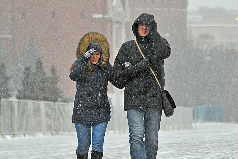Москвичи зимой на улице